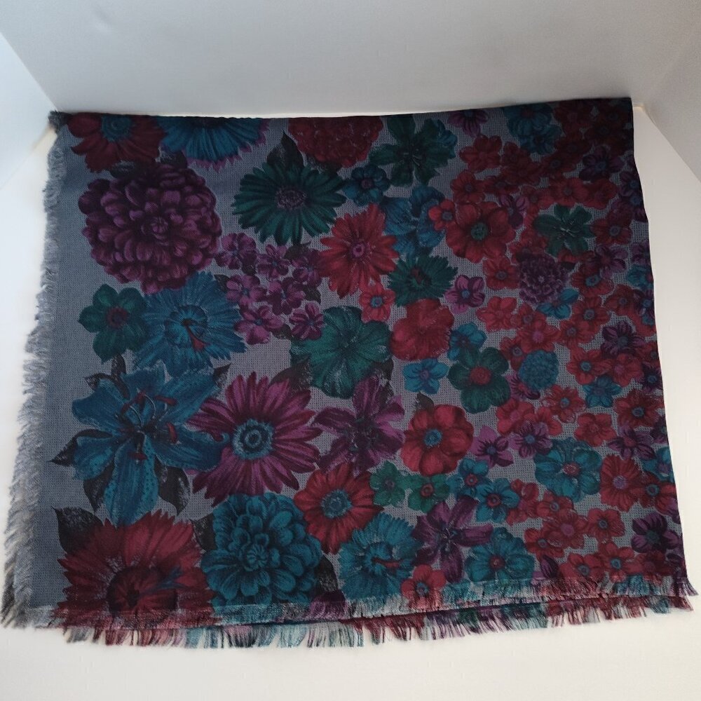 Ladies Vintage JH Collectibles Floral Scarf